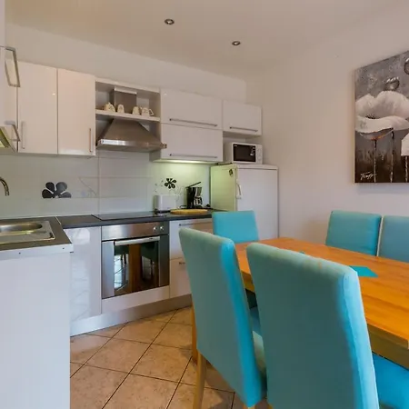 Apartment With A Parking Space - 17359 Novi Vinodolski